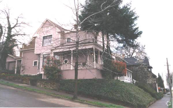 Building Photo - 3735 SW Hood Ave