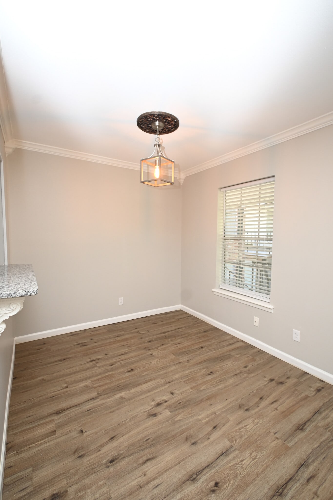 Dining 2 - 3820 Fairfield Ave