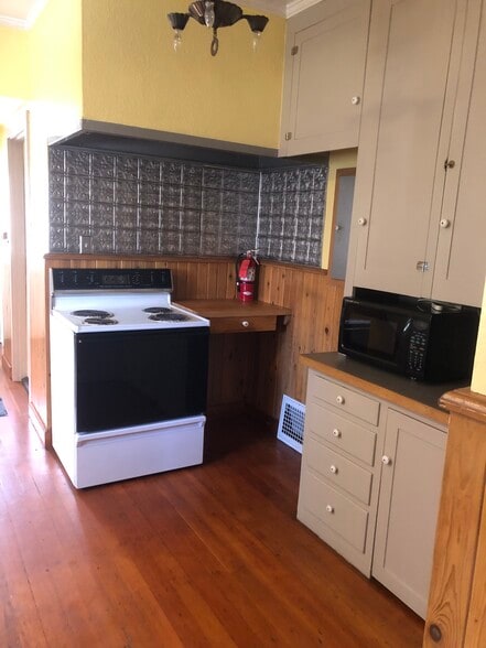 Building Photo - 207 S 16th Ave