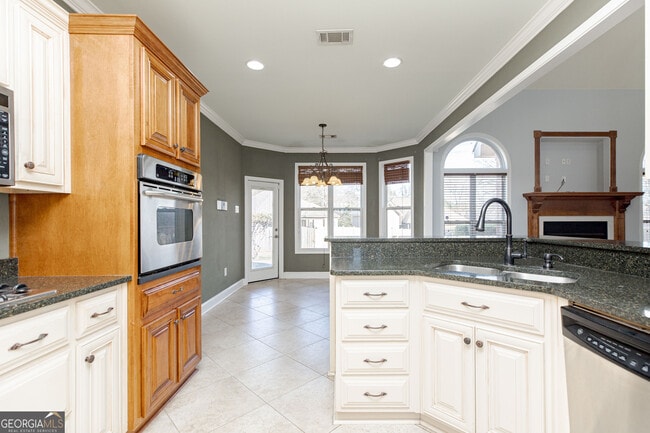 Building Photo - 100 Montview Way