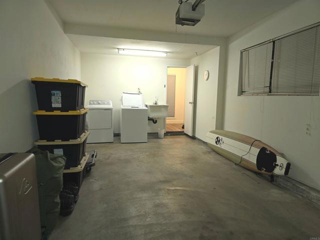 Building Photo - 2135 E Valley Pkwy