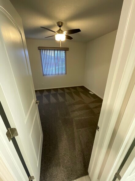 Bedroom - 1319 Lemna Ave
