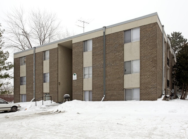 Building Photo - Burnsville Pointe Aparments