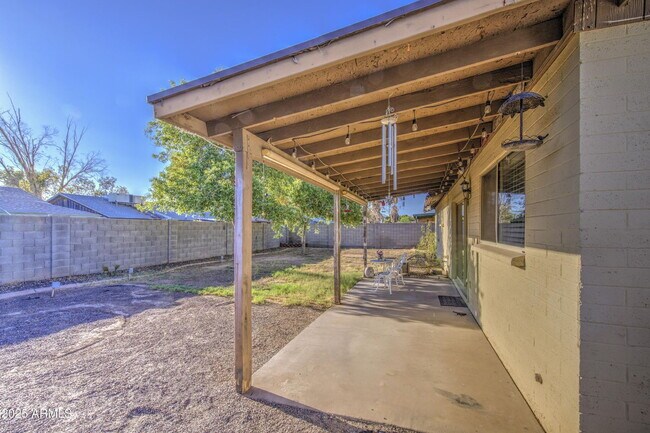 Building Photo - Move in Ready, Electricity Included!!