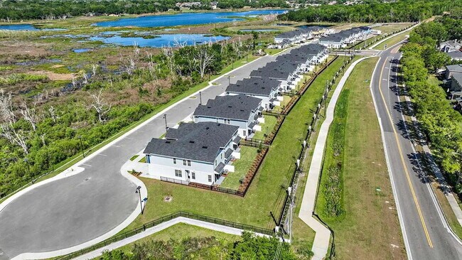 Building Photo - Spacious 4-Bedroom Corner Townhome with Loft & Lake Views in Ocoee