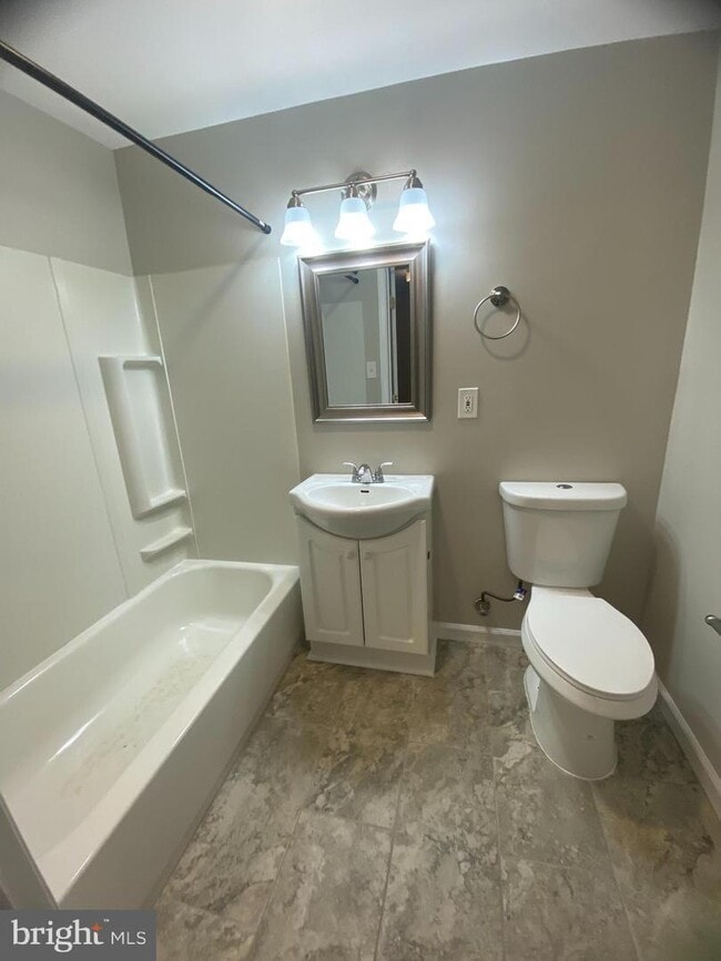 Building Photo - 2900 Madeira Ct