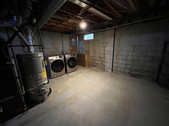 Building Photo - Beautiful  2-Bedroom Condo with Cozy Patio...