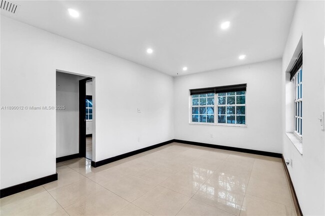 Building Photo - 8335 Crespi Blvd