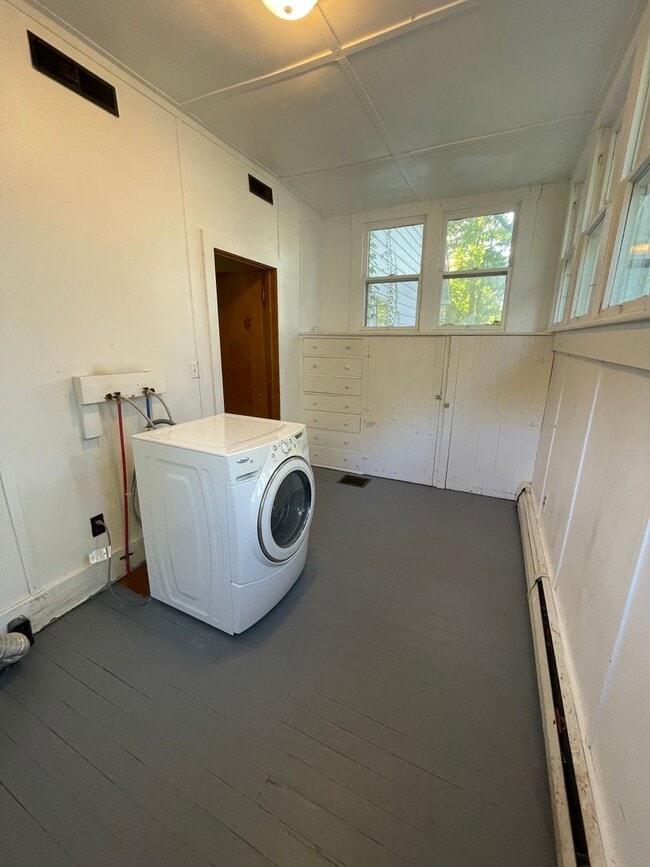 Building Photo - Home for the Holidays - 4 Bedroom in Delphi