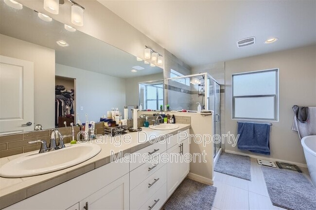 Building Photo - 32773 Maple Ave SE