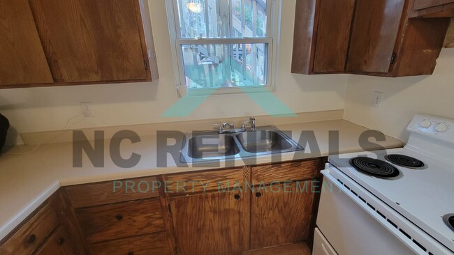 Building Photo - 2559 Green Oaks Ct SE