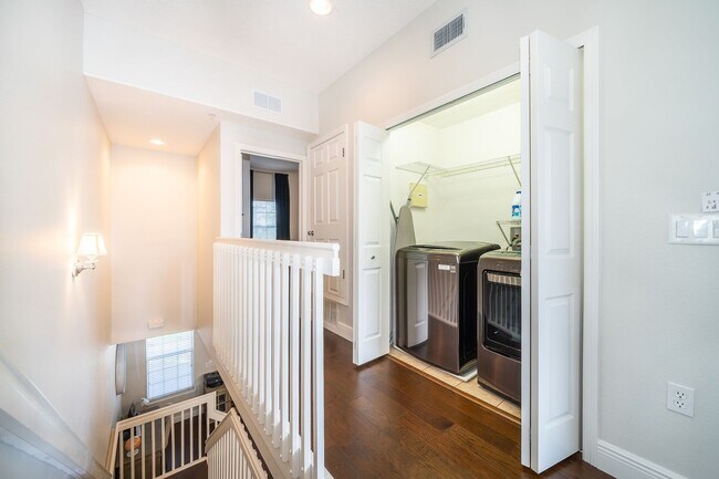 Building Photo - Baldwin Park Townhouse