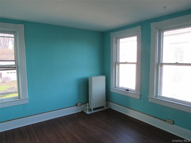 Building Photo - 98 Main St