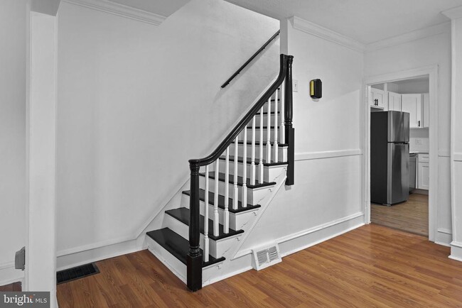 Building Photo - 34 E Hendrickson Ave