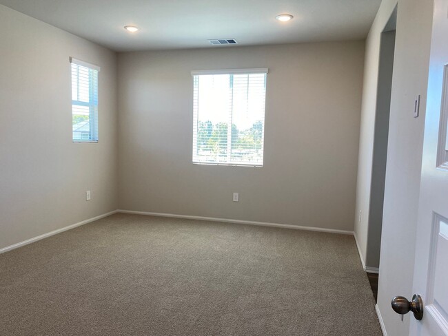 Building Photo - 28556 Via Prago