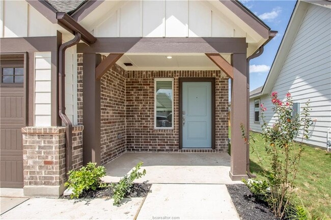Building Photo - 883 Kickapoo Ln