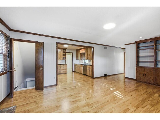 Building Photo - 6208 Hillside Rd