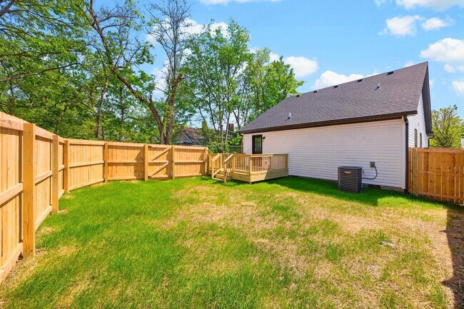 Building Photo - 206 Ross Ave