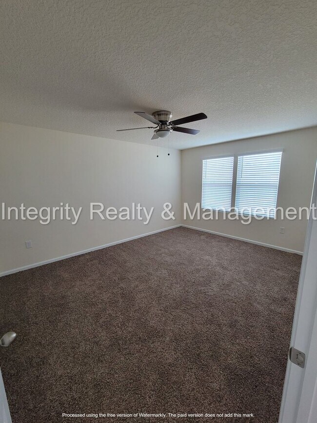Building Photo - Newer 4 Br, 2 Bath home