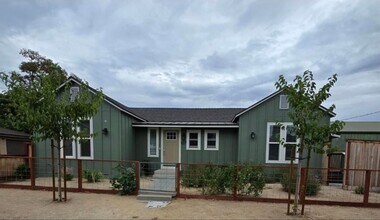 Building Photo - 3 bedroon 2 bath home