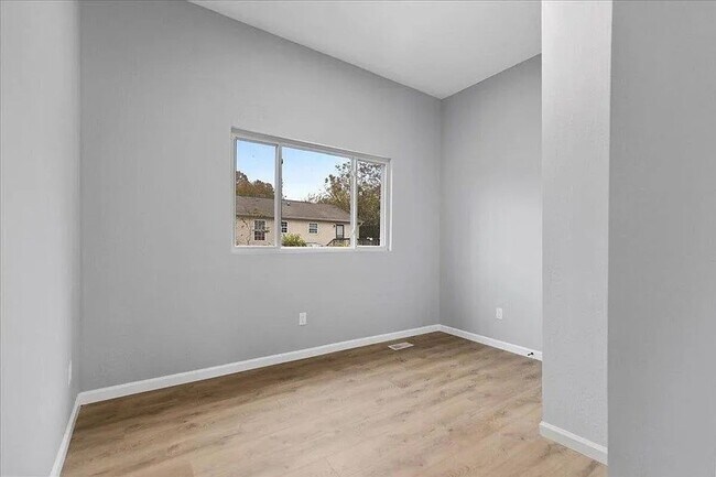Building Photo - Newly Renovated 3 Bed, 2 Bath Home in Chattanooga – Housing Vouchers Accepted!