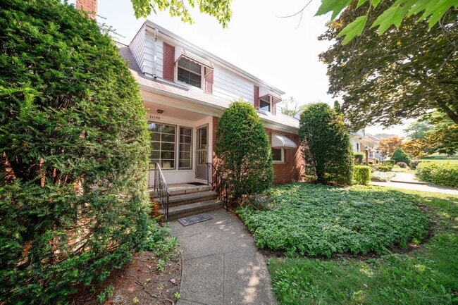 Building Photo - Charming 4-Bedroom Home in Prime Beachwood...