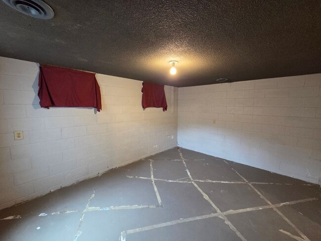 Building Photo - Well-Maintained 3BR Home – Garage + Washer/Dryer, dishwasher Included