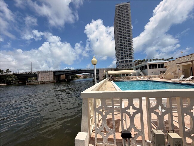 Building Photo - 1825 S Ocean Dr