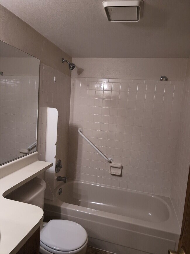 Building Photo - Charming 2BR/2BA Condo Near Lowry - AVAIL NOW!