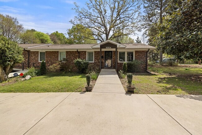 Building Photo - 500 Oak Ave