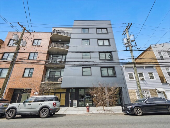 Building Photo - 391 Palisade Ave