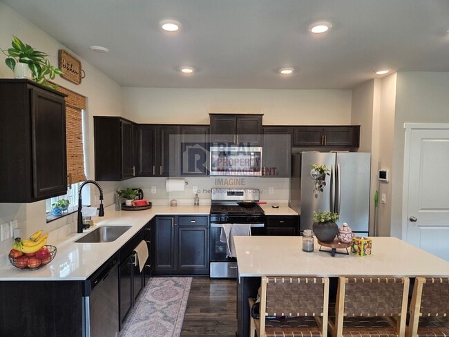 Building Photo - Check Out This Beautiful 4 Bedroom, 2.5 Bath Home!