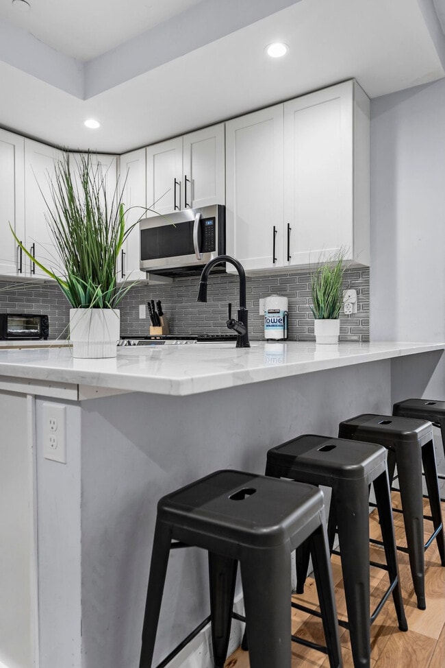 Building Photo - 1011 Bennington St