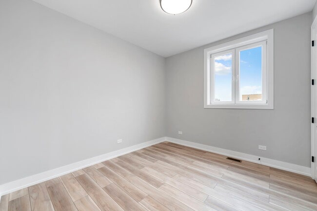 Building Photo - 4029 South Calumet Avenue