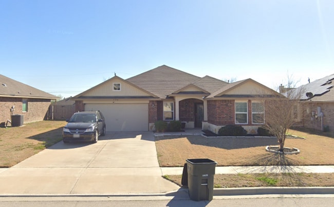 Primary Photo - 704 W Gemini Ln