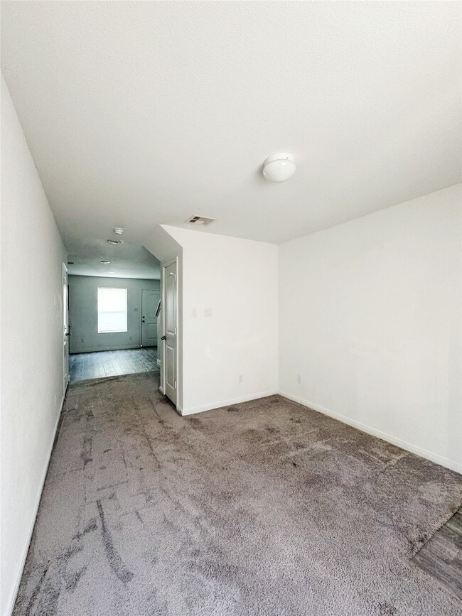 Building Photo - 245 Water Oak