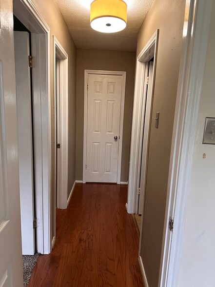 Building Photo - 9139 Village Brown