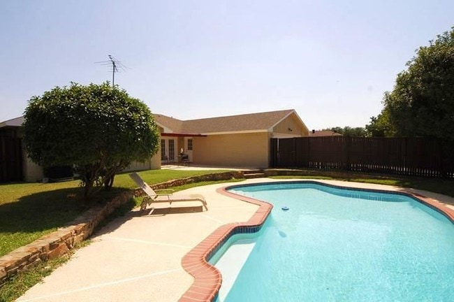 Building Photo - 3151 Kinkaid Dr