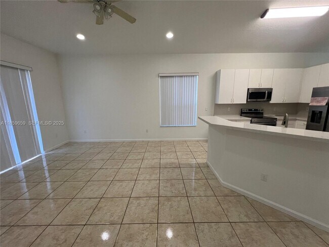 Building Photo - 2217 NE 41st Ave