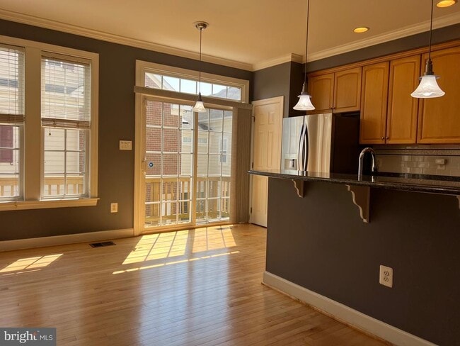 Building Photo - 787 Vestal St