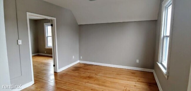 Building Photo - 3 br, 1 bath Apartment - 3374 N Richards St