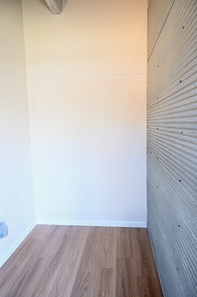 Spare Room/Office - 675 S University Blvd