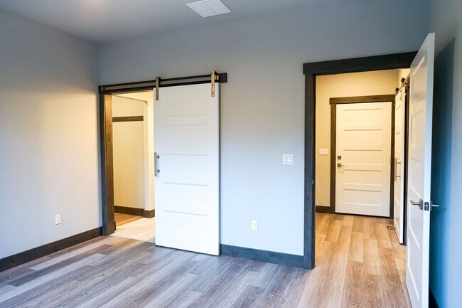 Building Photo - 14066 Rainier Loop