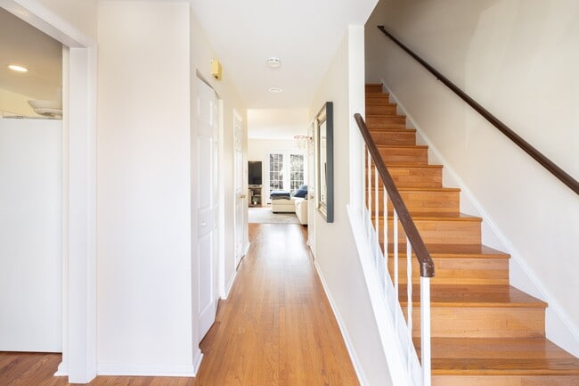 Building Photo - 10238 Arizona Cir