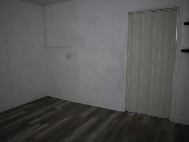 Building Photo - 4 BEDROOM 2 Bath  Pool Home!  Call Carole Arcaro 386-216-4900 Deltona Lakes Realty