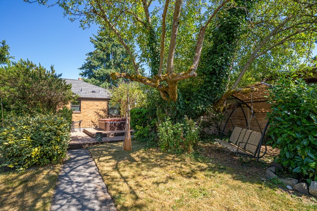 Building Photo - 4201 51st Ave S