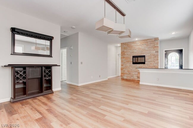 Building Photo - 325 Brilliant Summit Cir
