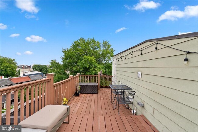 Building Photo - 471 Luray Pl NW