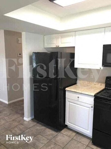 Building Photo - 8185 Kings Bay Blvd