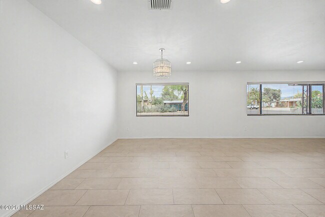 Building Photo - 5120 E Alberta Dr